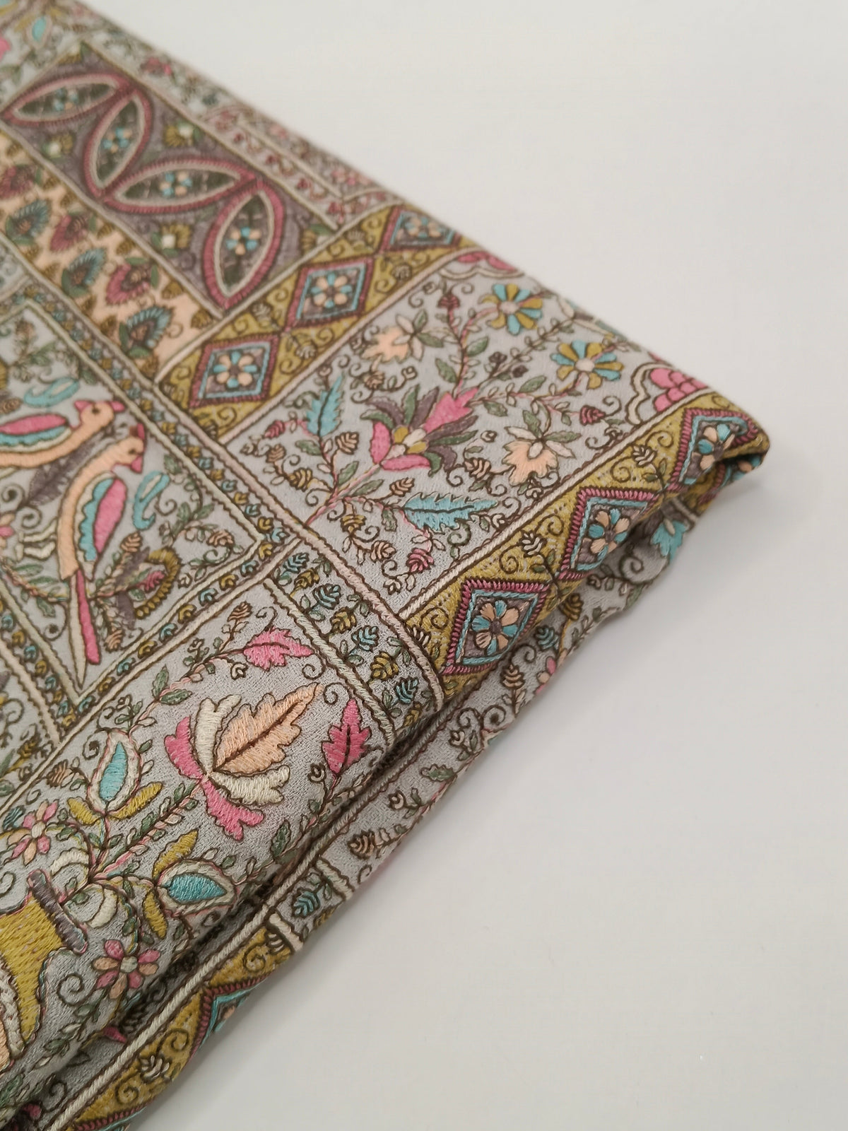 Premium Quality Extremely Soft  Embriodered Sozni Sui Jama Pashmina Shawl